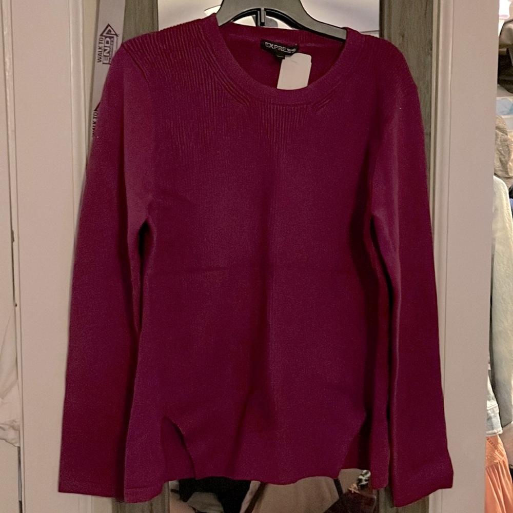 Medium women’s top runs like a small